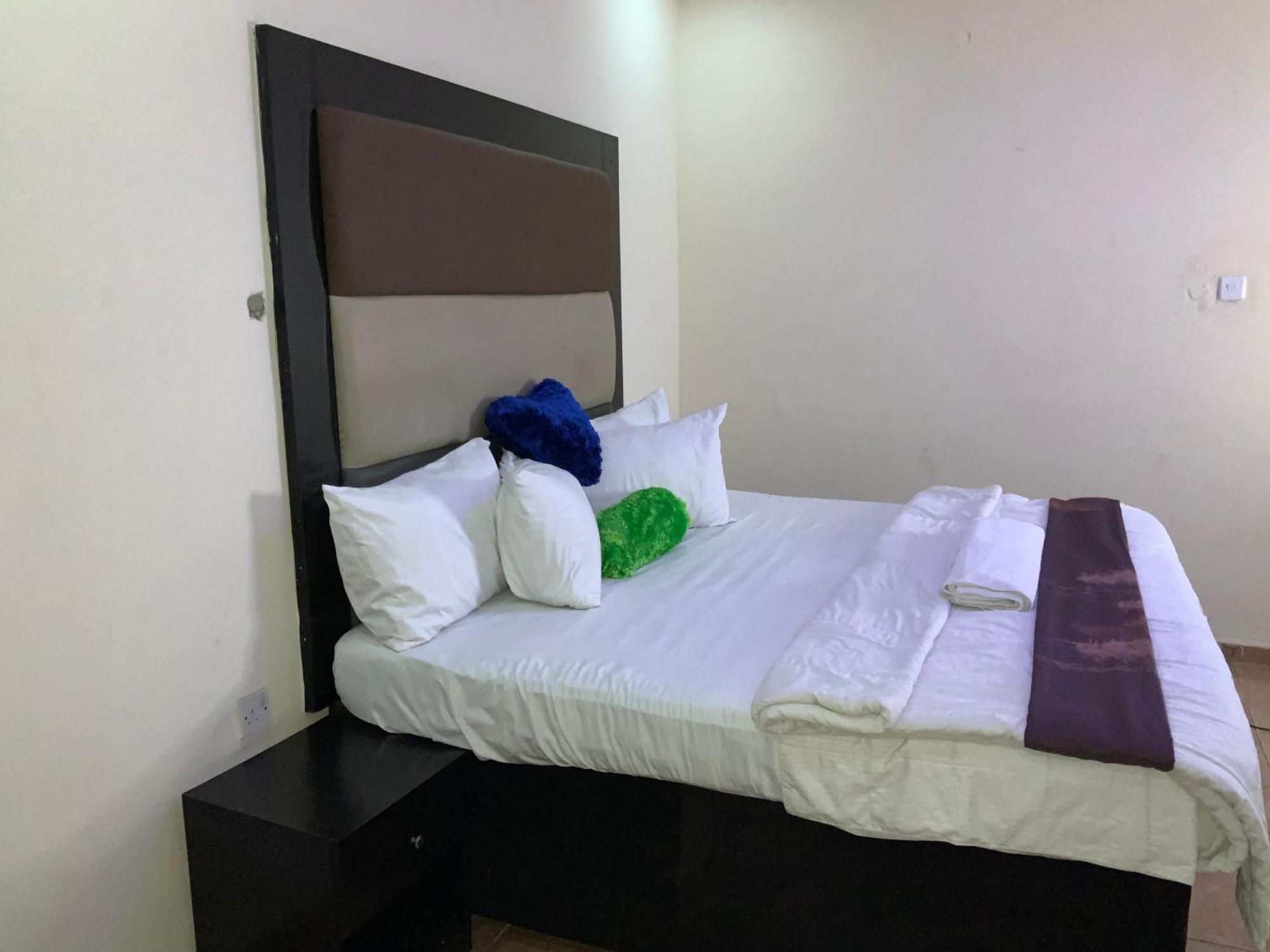 Senators Suites And Towers Hotel Omole Dış mekan fotoğraf