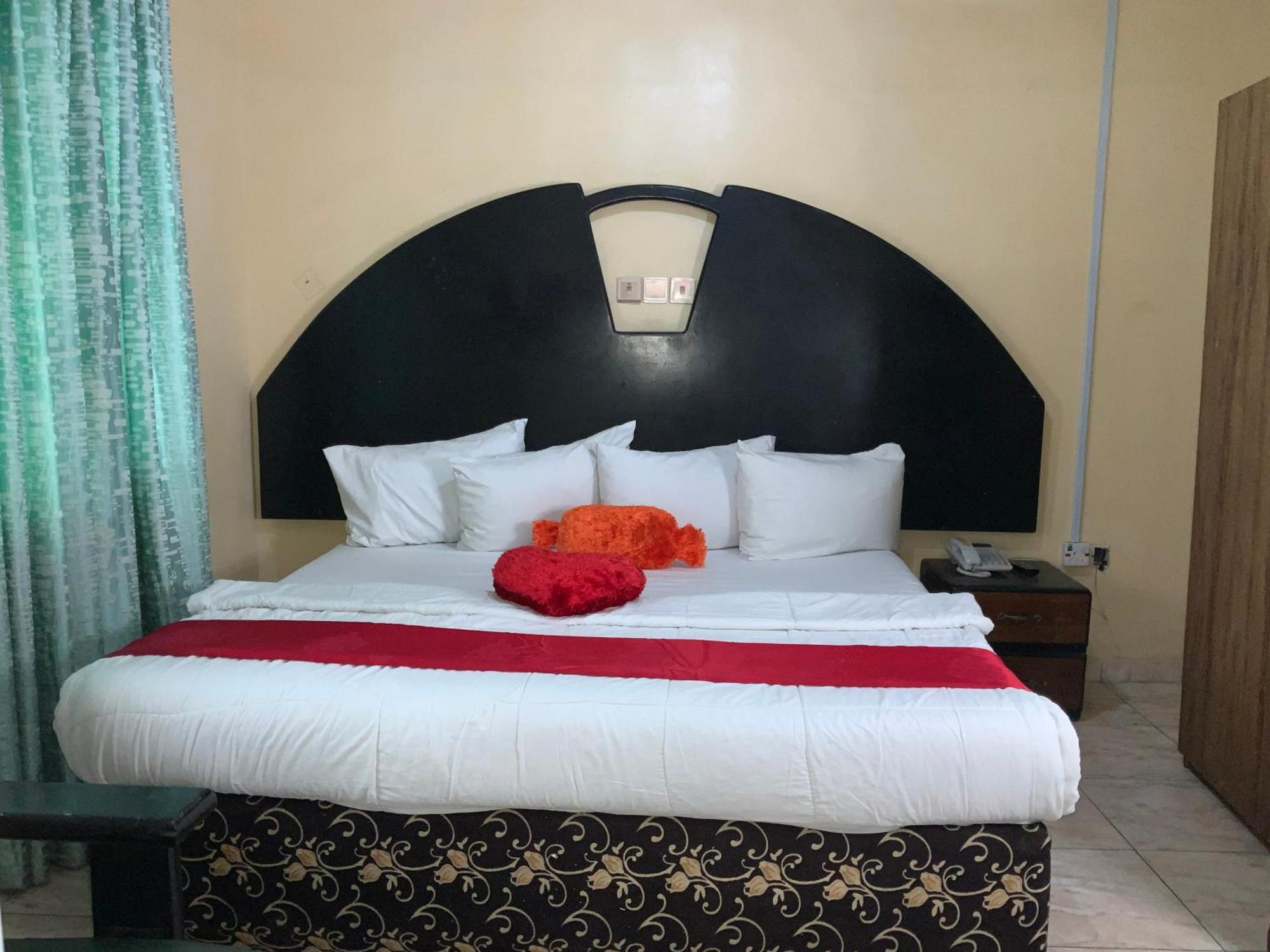 Senators Suites And Towers Hotel Omole Dış mekan fotoğraf