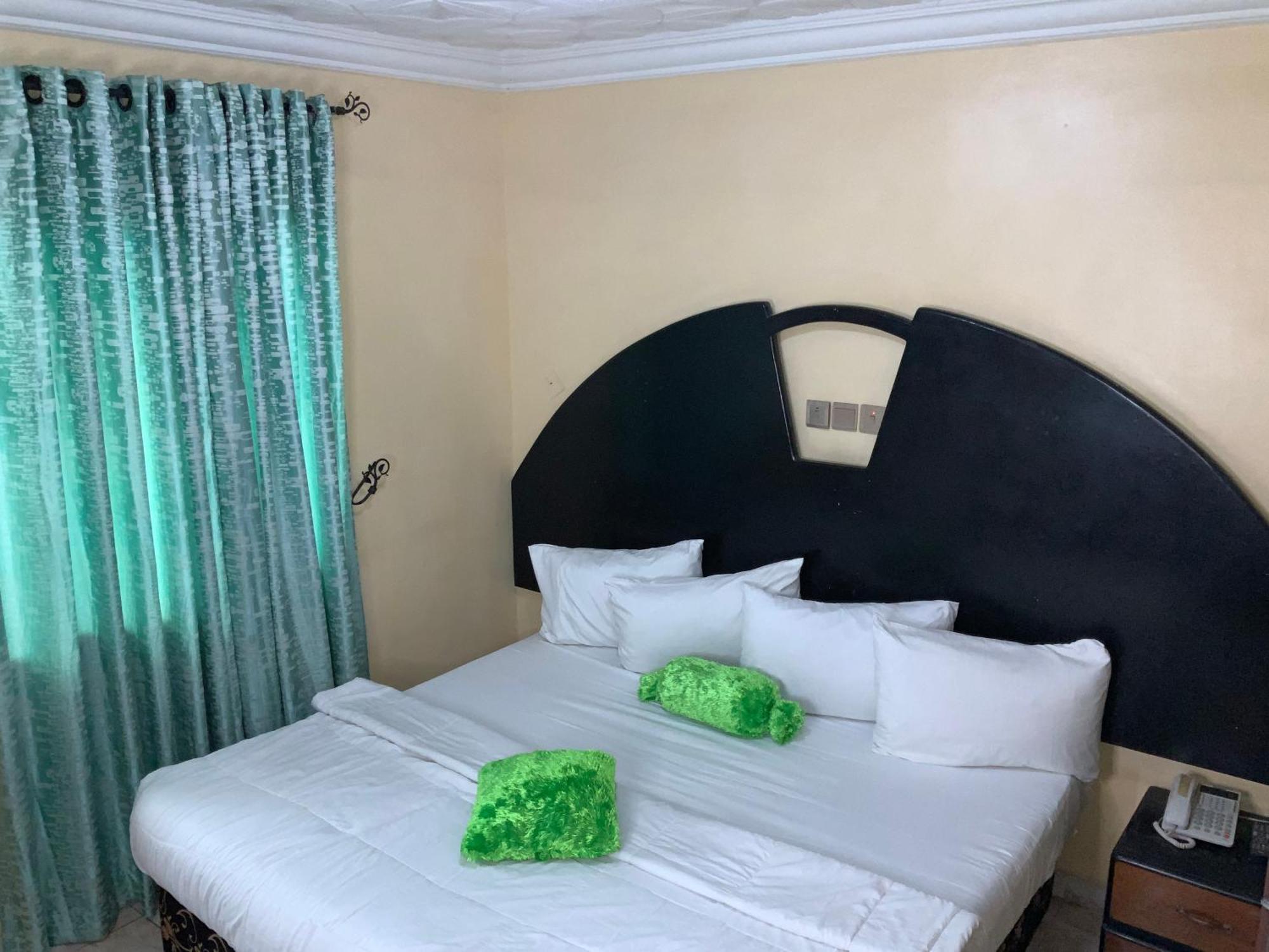 Senators Suites And Towers Hotel Omole Dış mekan fotoğraf