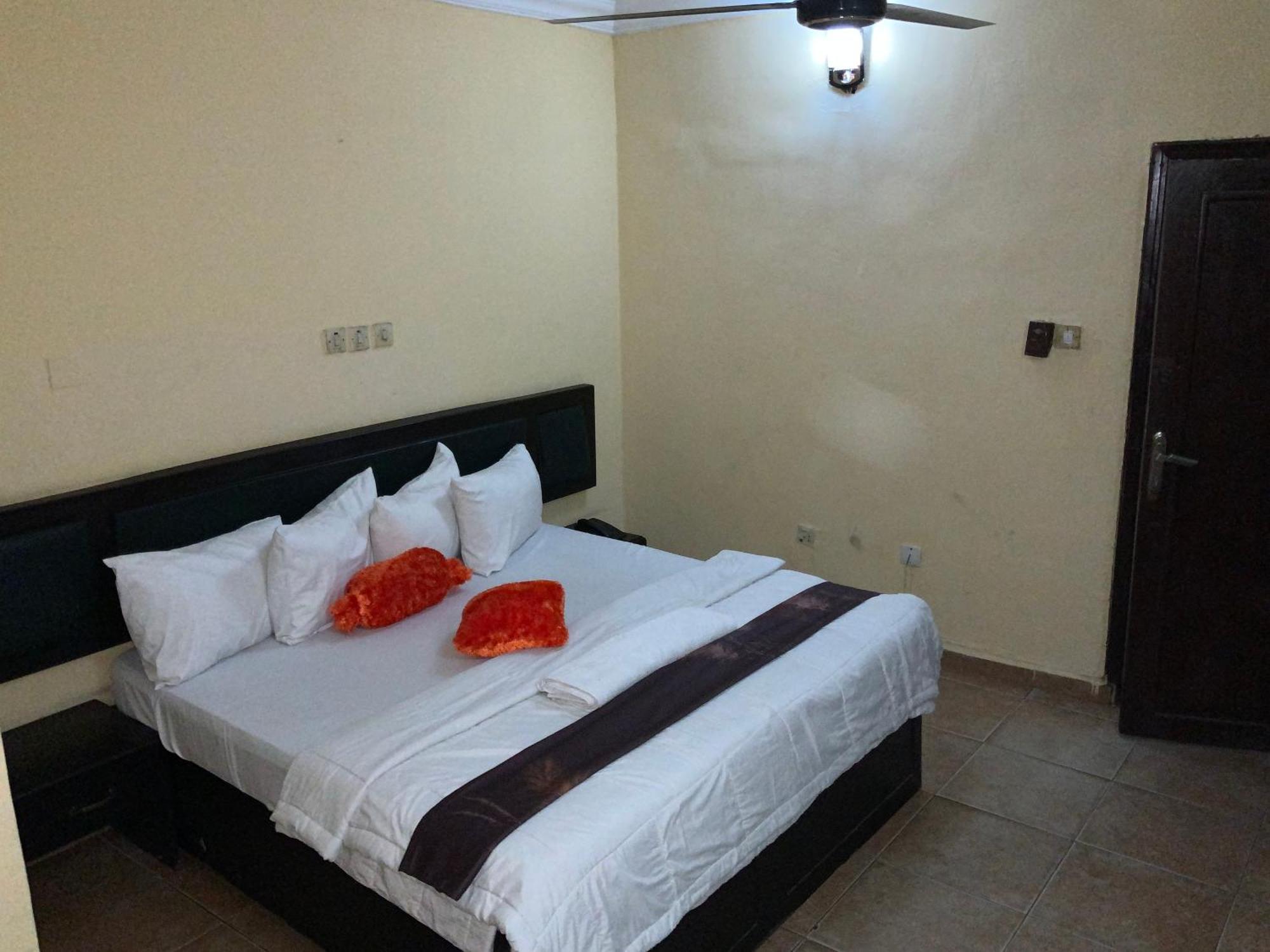 Senators Suites And Towers Hotel Omole Dış mekan fotoğraf
