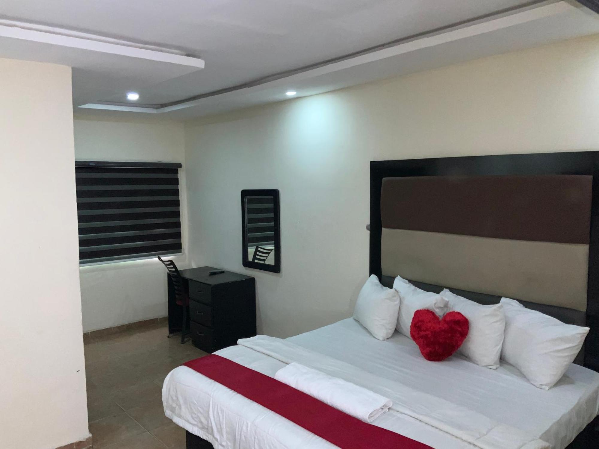 Senators Suites And Towers Hotel Omole Dış mekan fotoğraf