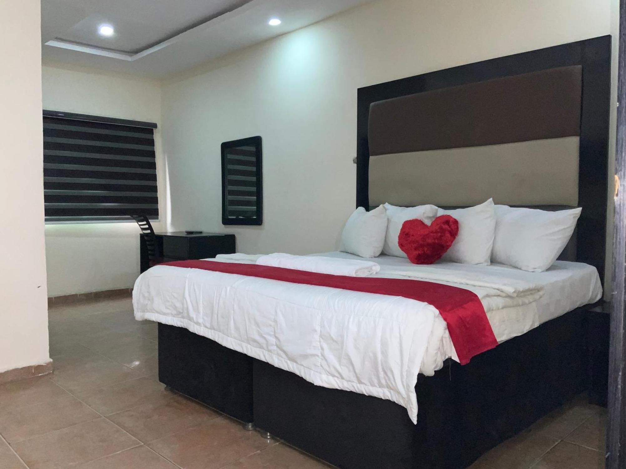 Senators Suites And Towers Hotel Omole Dış mekan fotoğraf